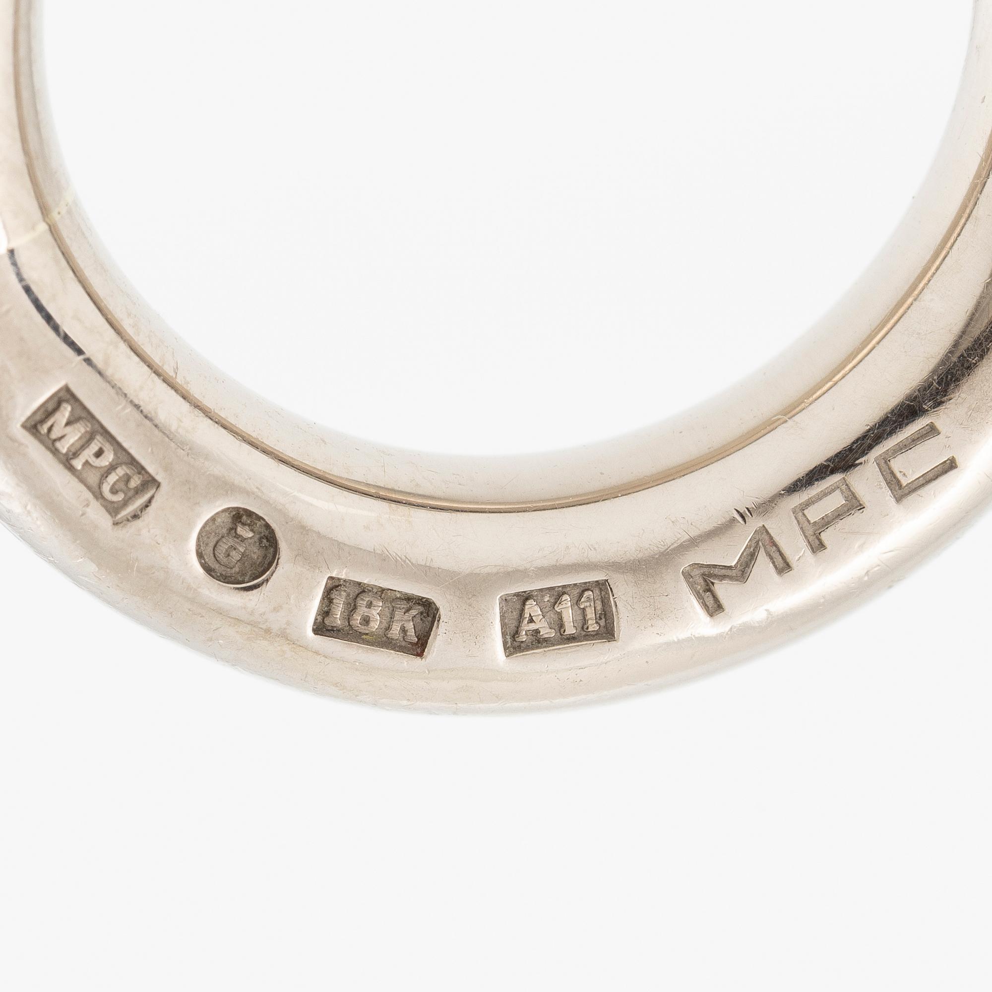 Ring 18K vitguld med briljantslipade diamanter.