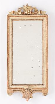 SPEGEL, gustaviansk, med otydlig hallstämpel, möjligen Johan Åkerblad. 1700-talets senare del.