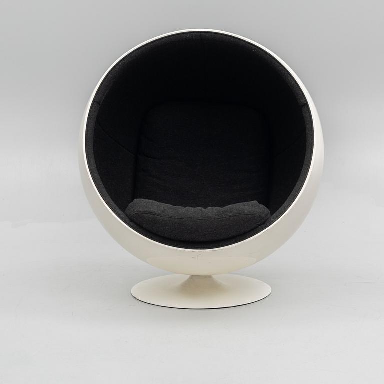 Eero Aarnio, a "Ball Chair", Adelta, Finland, post 1996.