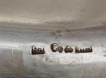 BRICKA samt FAT, 3 delar. silver,bla  C G Hallberg, Stockholm, 1932, 1939 resp 1941. Totalvikt 1404 g.