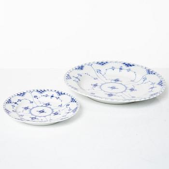 Mat- och kaffeservis, 65 delar, porslin, "Musselmalet", Royal Copenhagen, Danmark.