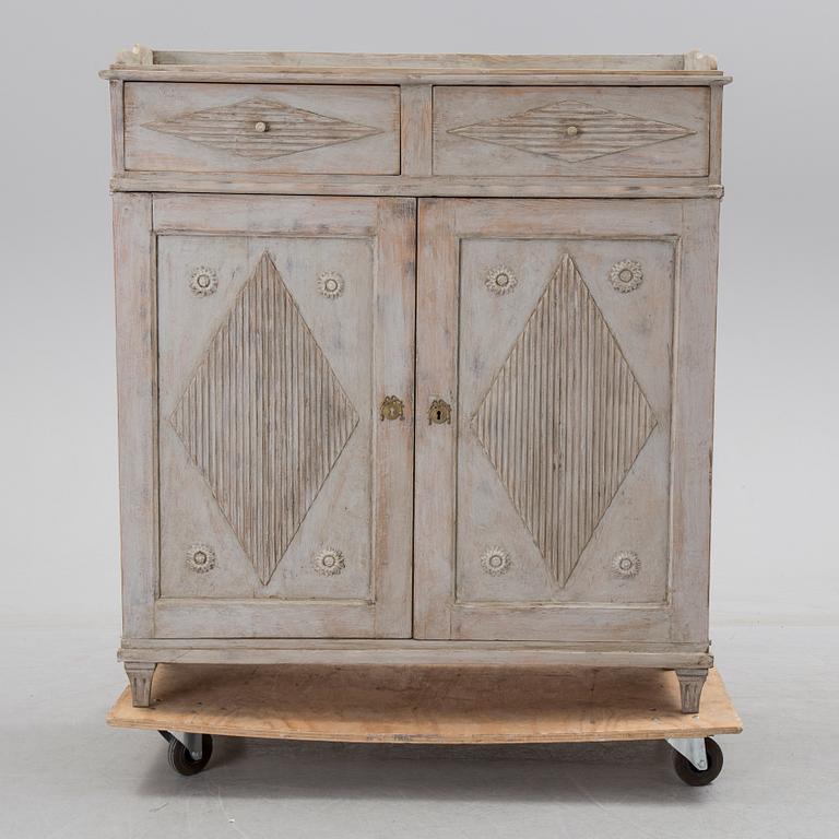 A late Gustavian cupboard from around year 1800.