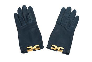 480. A pair of lady gloves by Hermès.