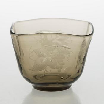 Gunnel Nyman, A glass bowl, model 38/1081 Riihimäki Glassworks Ltd. Unsigned. Designed in 1938.