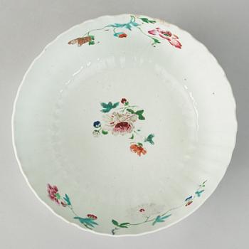 A famille rose bowl, Qing dynasty, Yongzheng (1723-1735).