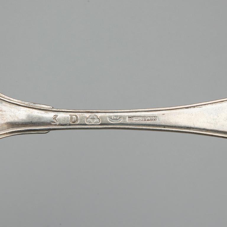 GAFFLAR, 8 stycken snarlika, silver, olika mästare Sverige, 1800-talets första hälft. Total vikt ca 500 gram.