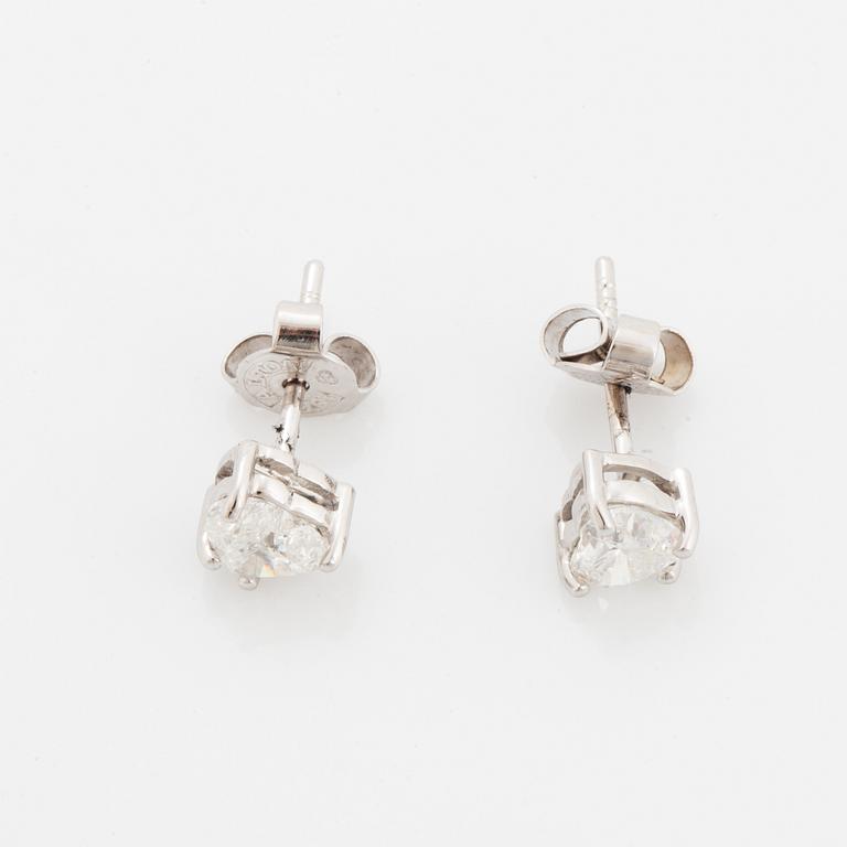 Heart brilliant diamond earrings, GIA-certificate.