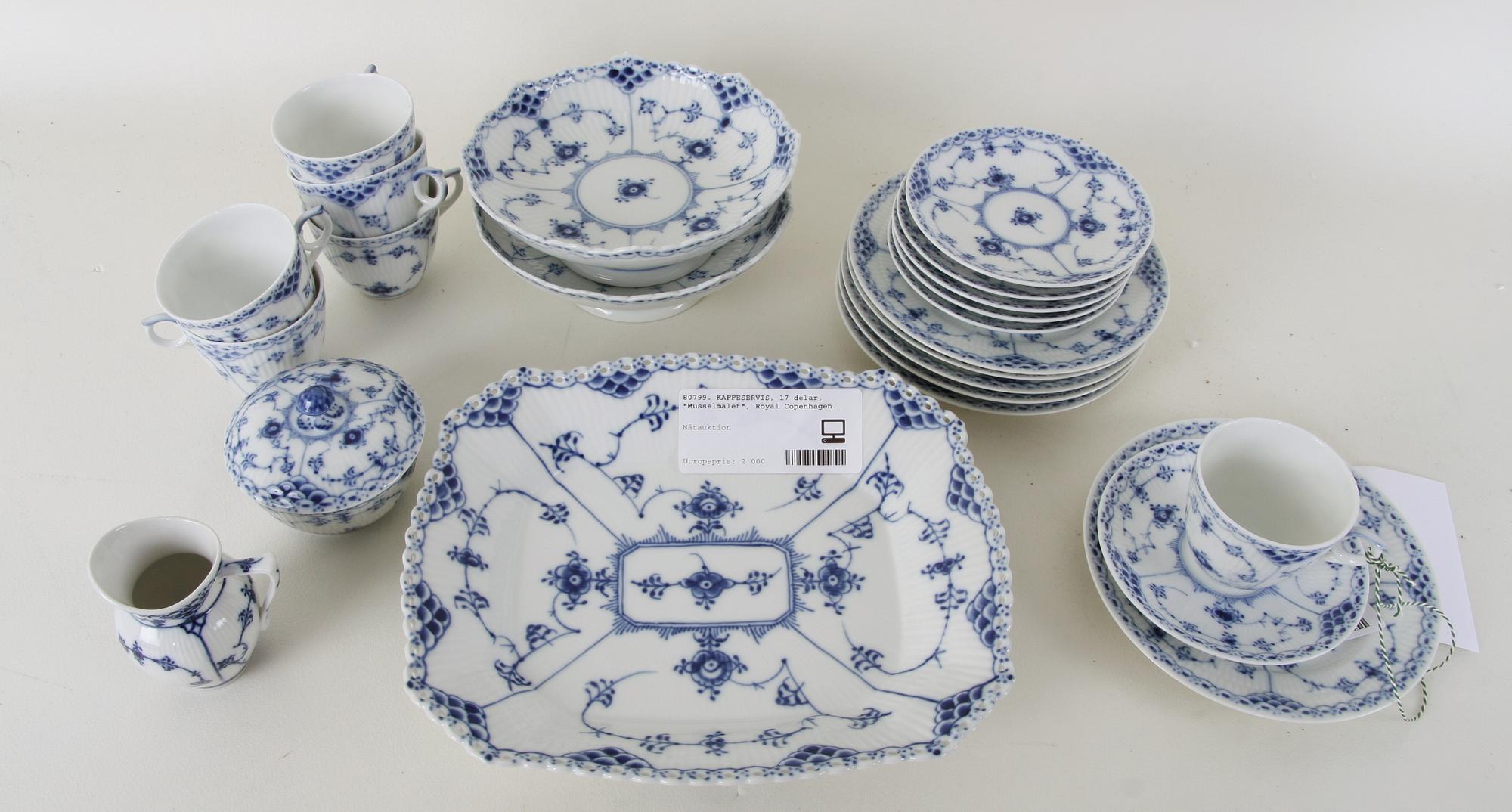 KAFFESERVIS, 17 delar, "Musselmalet", Royal Copenhagen.