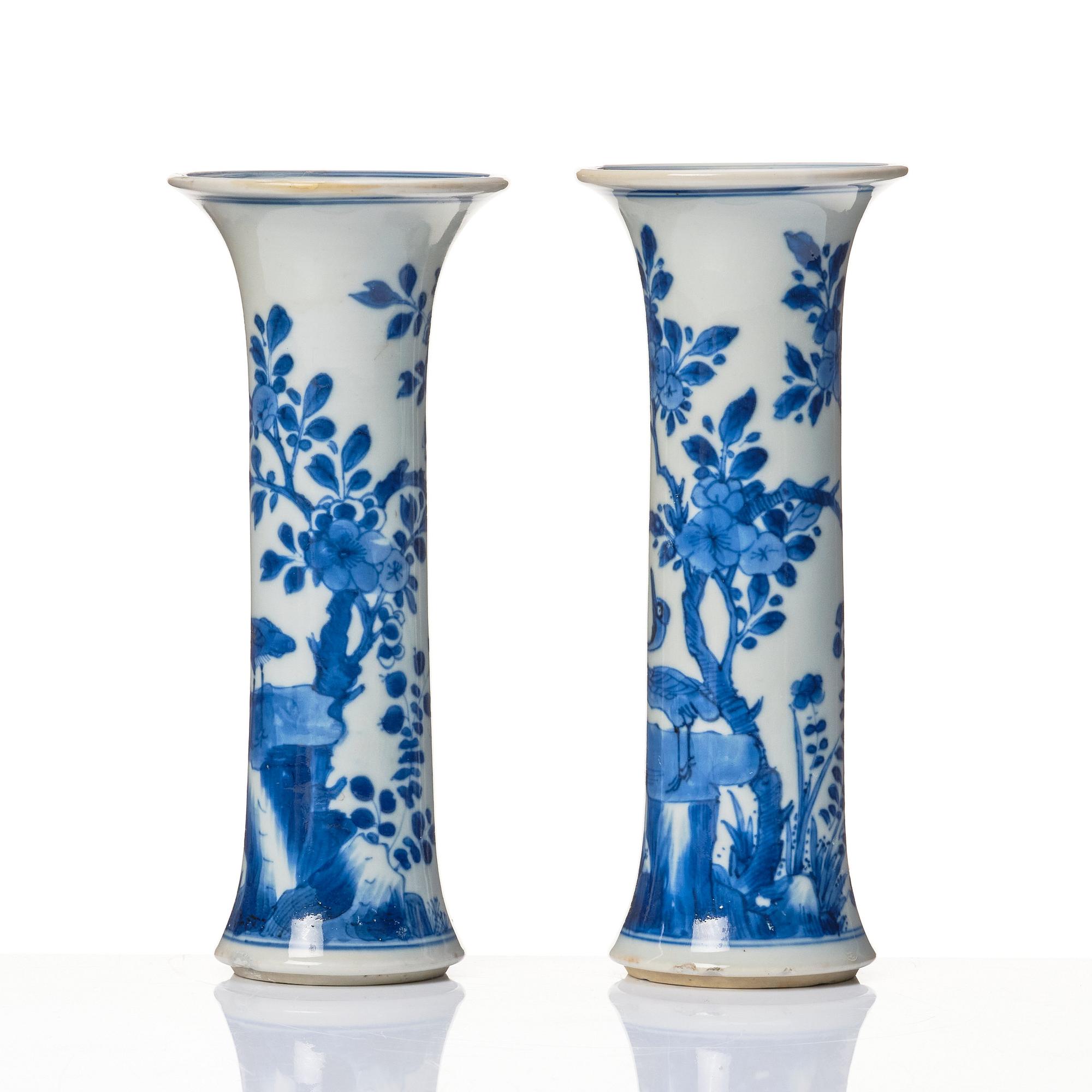 A pair of blue and white vases, Transition, 17th Century.