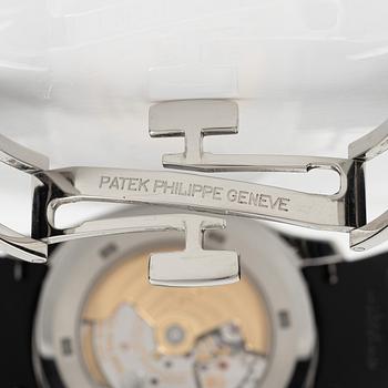 Patek Philippe, Aquanaut, "Steel Bracelet/Tropical Strap", ca 2020.