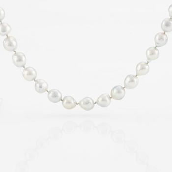 Cultured pearls necklace with silver clasp.