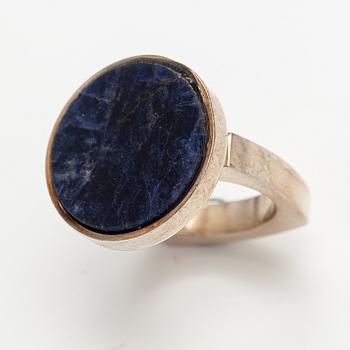 Pekka Piekäinen, A sterling silver ring with a sodalite. Auran Kultaseppä, Turku 1975.