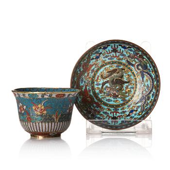 Kopp samt fat, cloisonné. Ming dynastin (1368-1644).