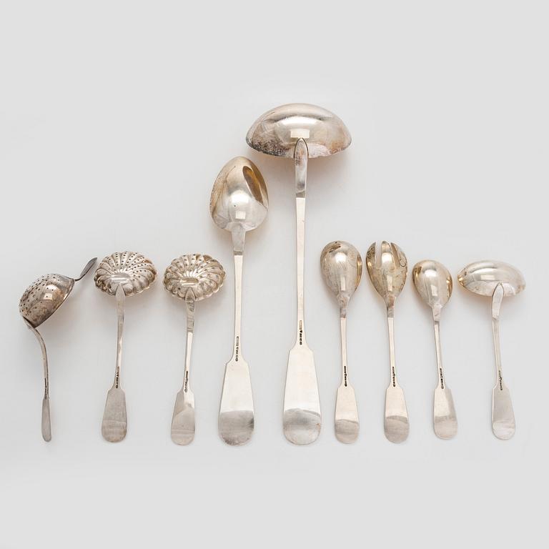 A canteen box of 253 pieces silver cutlery by Viktor Lindman, Helsinki 1916.