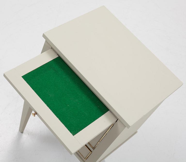 Pottskåp, sengustaviansk stil, 1900-talets första hälft.