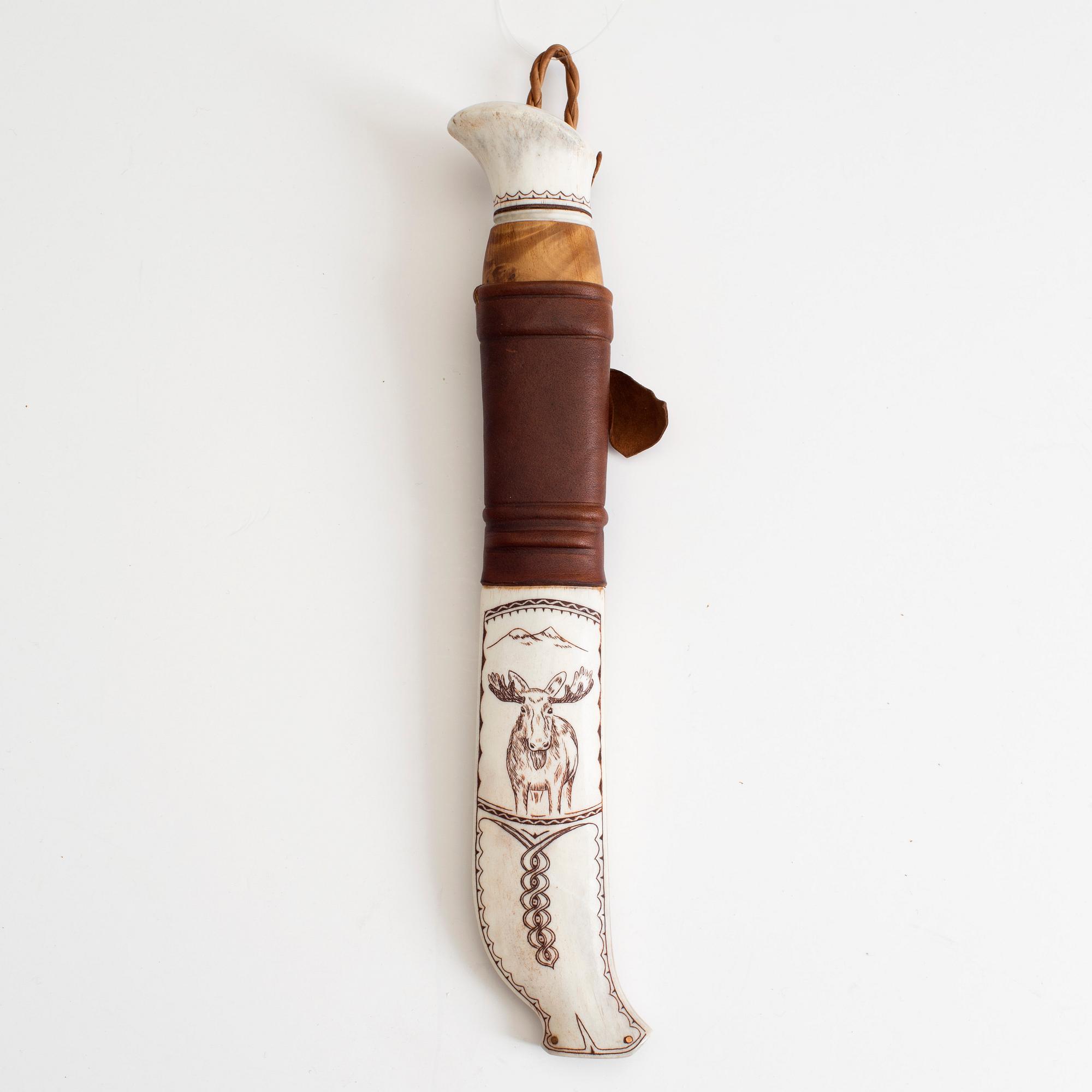 GUNNAR EDHOLM, Jokkmokk/Arjeplog, halvhornskniv, knivslida monogramsignerad GE.
