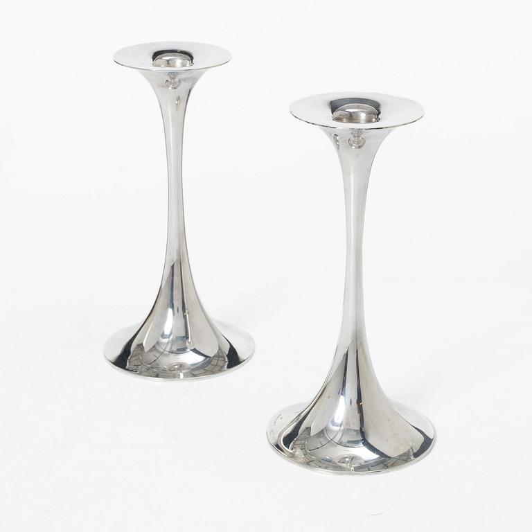 Tapio Wirkkala, Candlesticks, a pair, silver, Kultakeskus Oy, Hämeenlinna 1968-1969.