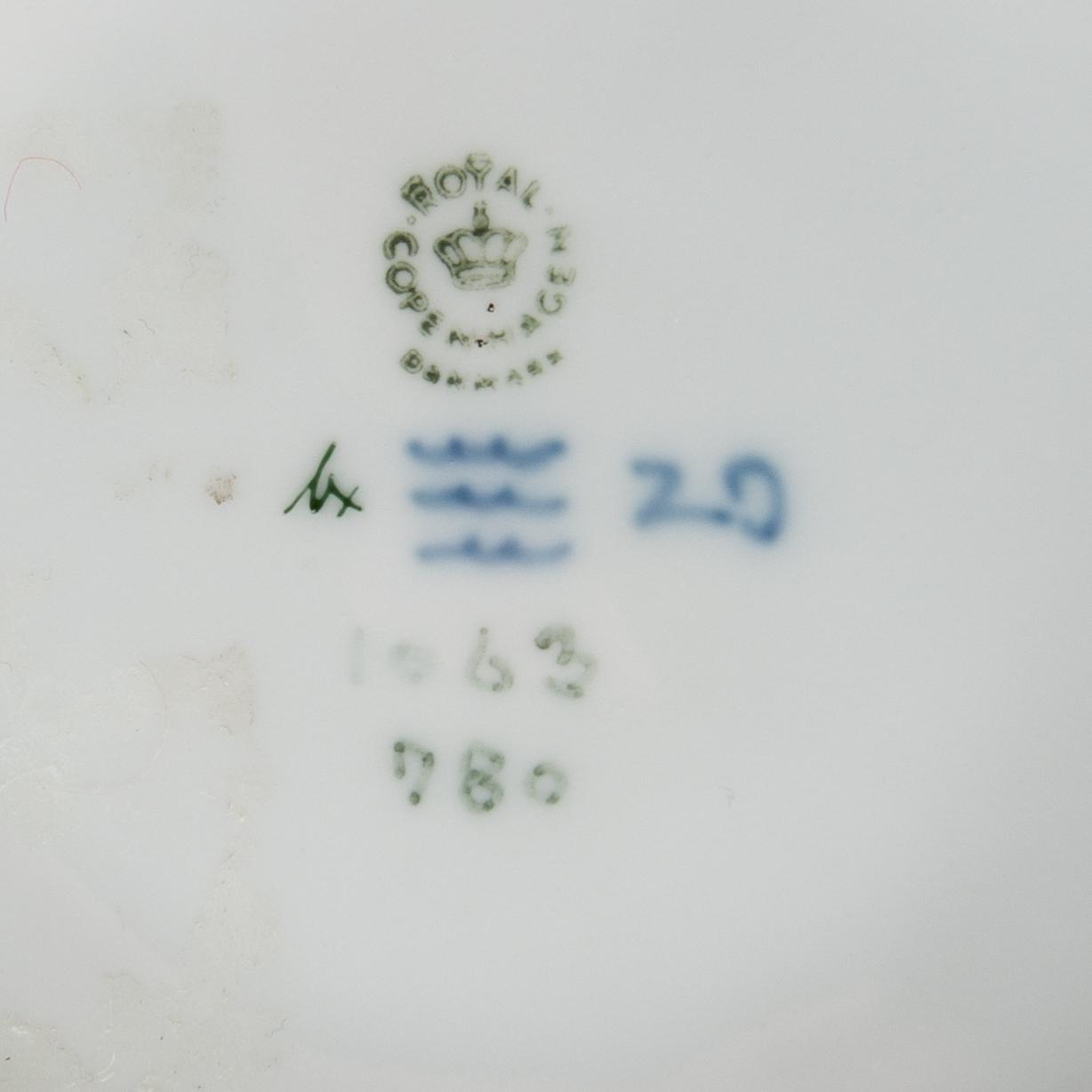 Vaser ett par samt fat Royal Copenhagen Danmark 1900-talets andra hälft porslin.