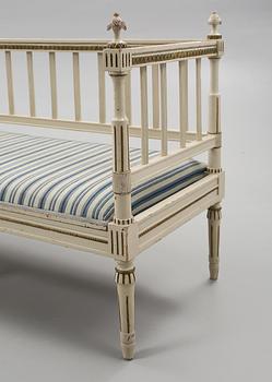 SOFFA, gustaviansk stil, omkring år 1900.