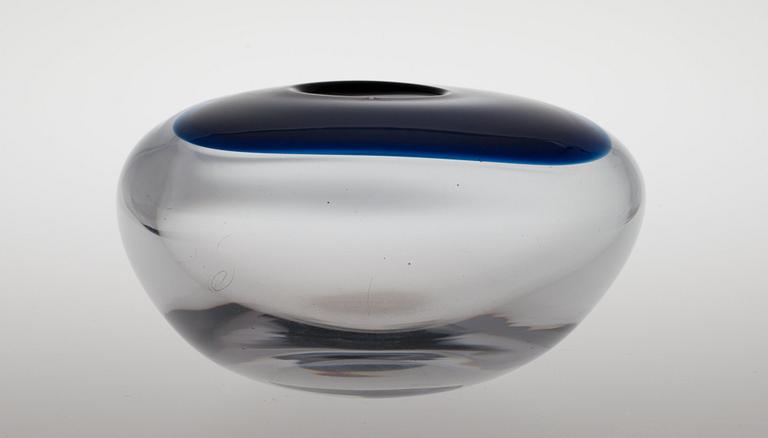 Timo Sarpaneva, A GLASS SCULPTURE.