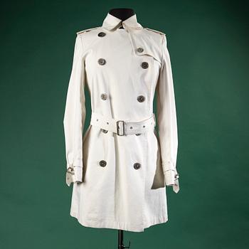 TRENCHCOAT by Burberry.