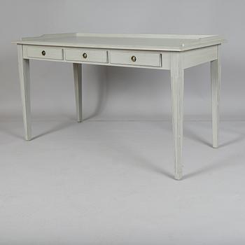 SKRIVBORD, gustaviansk stil, 1900-talets andra hälft.