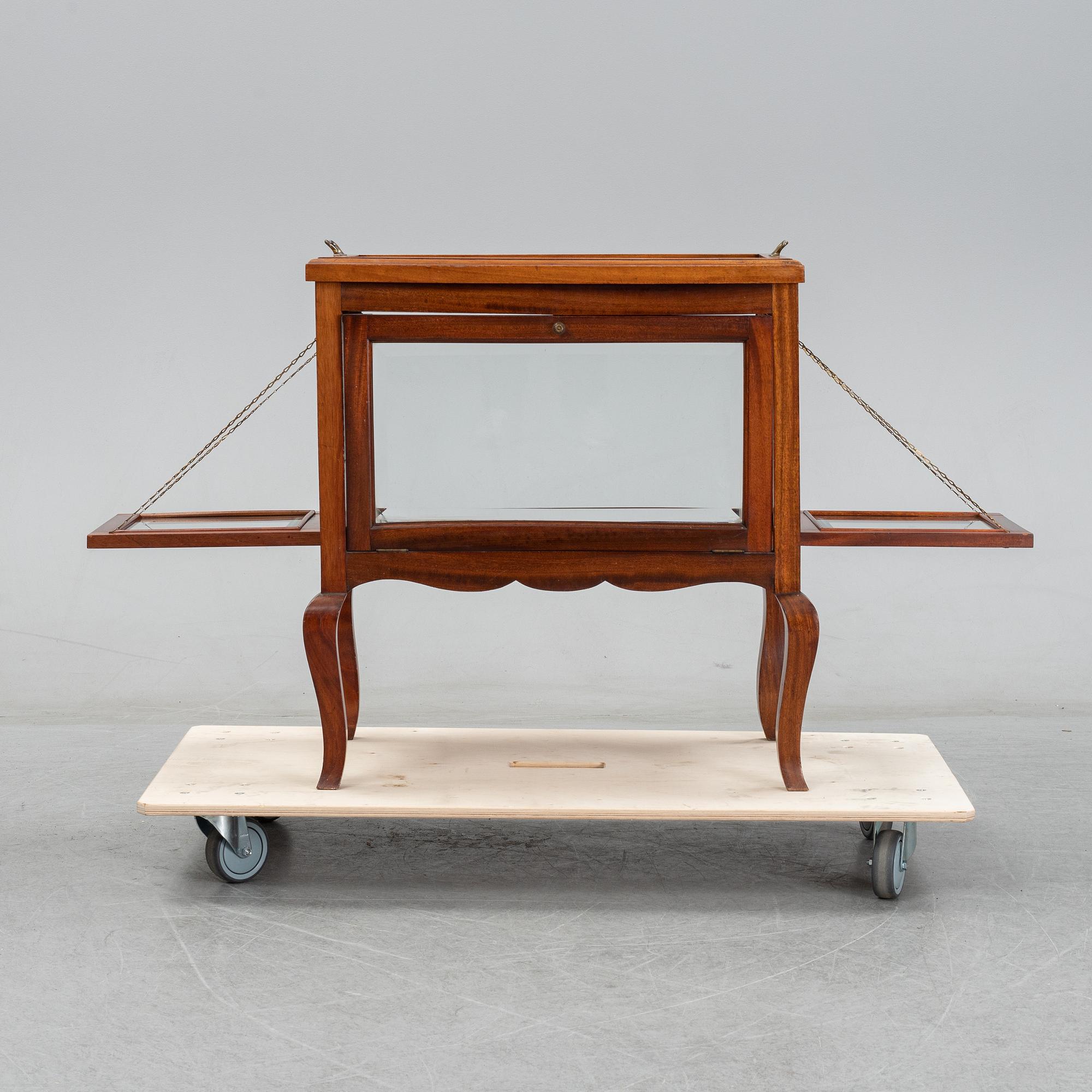 Monterbord/Serveringsbord, 1900-tal.