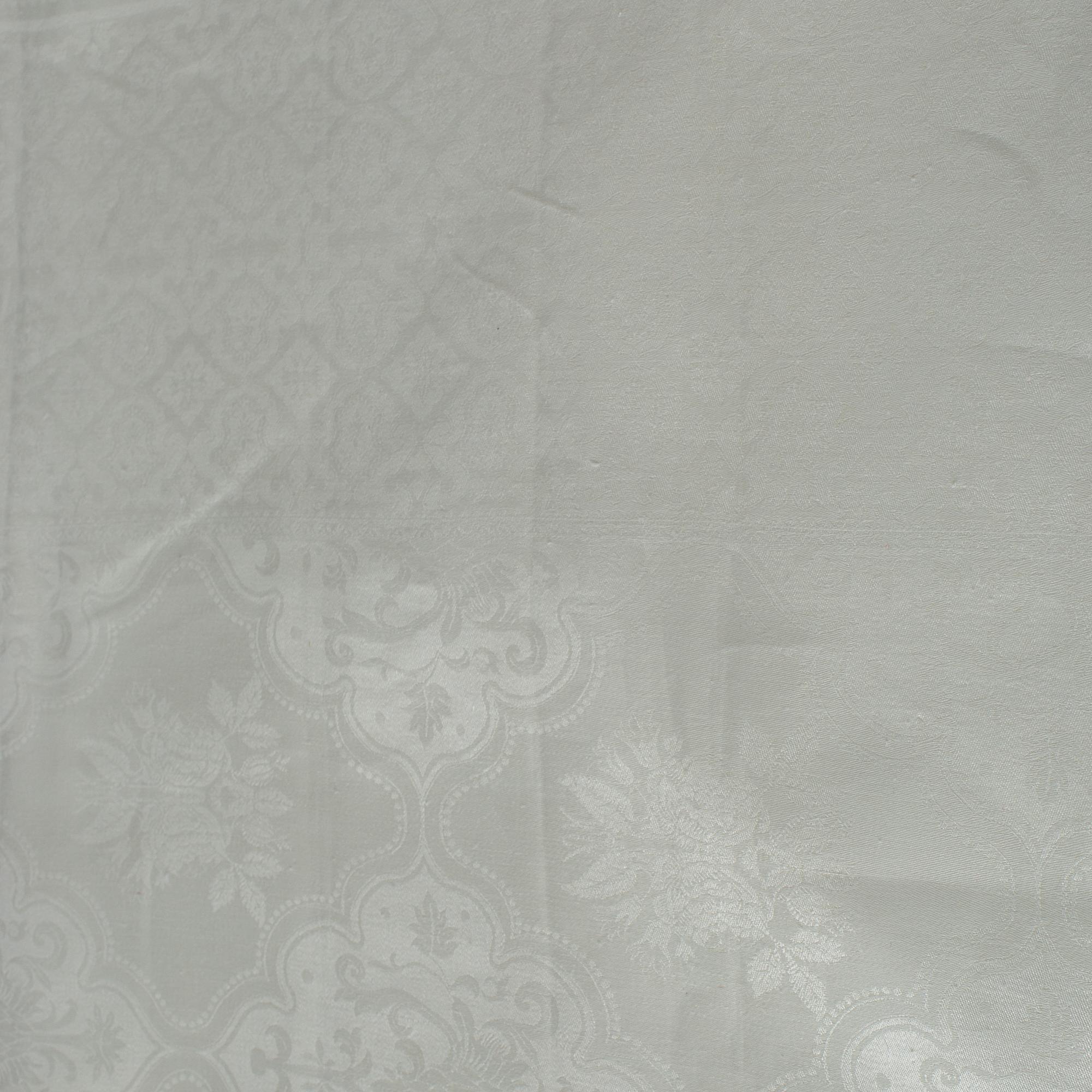 Tablecloths, 4 pcs., linen damask. Ca 249x212 cm, ca 268x203 cm, ca 239x171,5 cm and 181,5x174 cm.