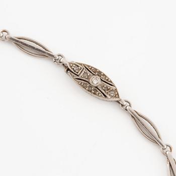 Necklace of platinum with diamonds and pearls.