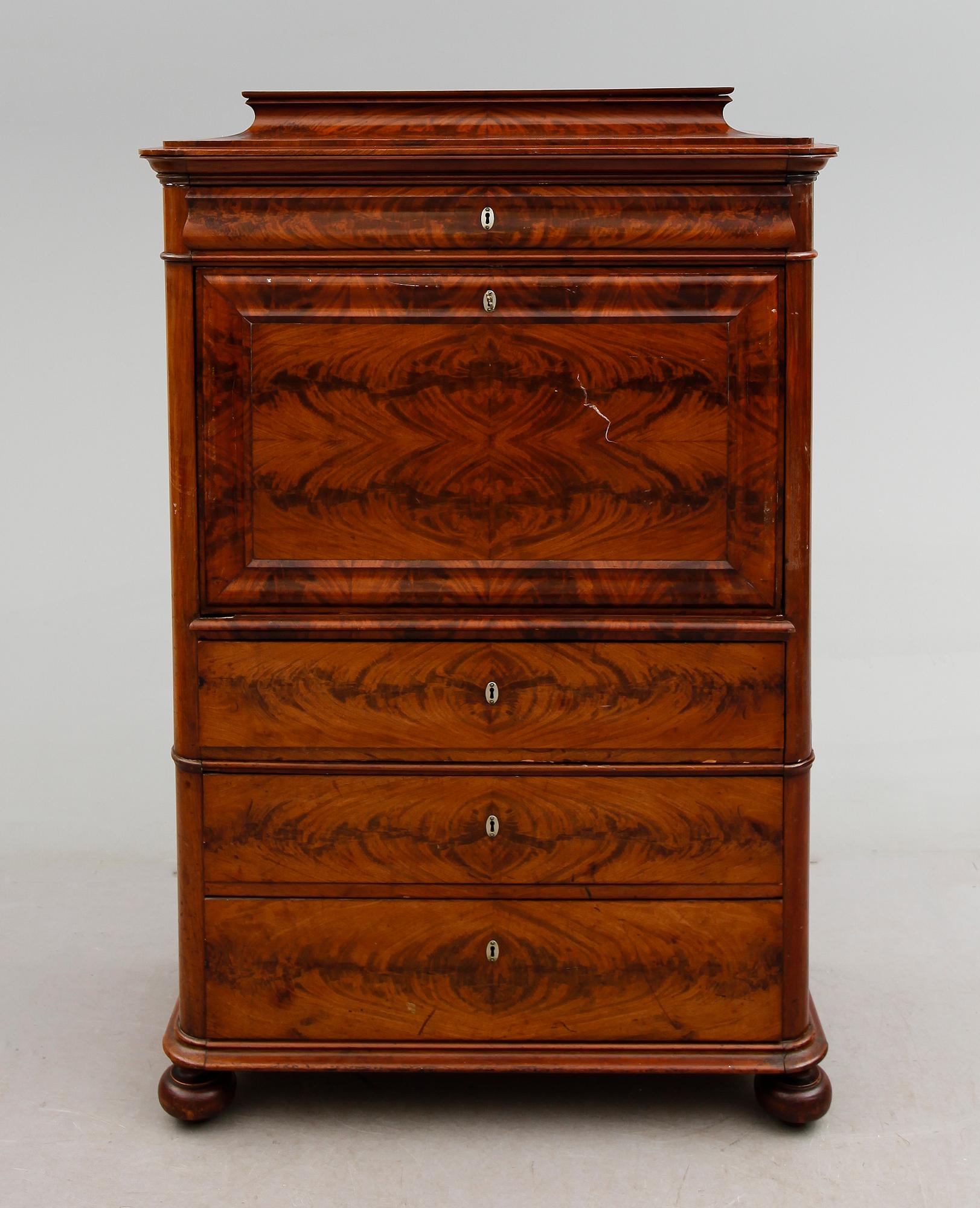 CHIFFONJÉ, 1800-talets andra hälft.