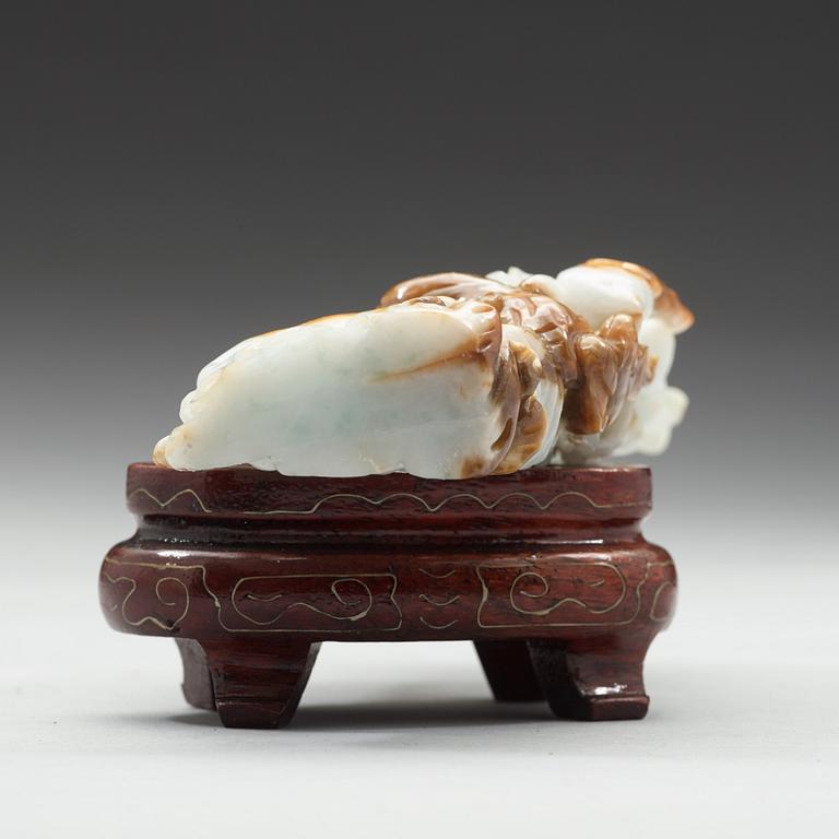 SKULPTUR, nefrit. Kina, 1900-tal.