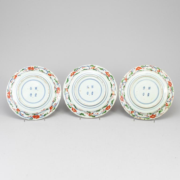 FAT, tre stycken, porslin. Japan, 1900-tal.