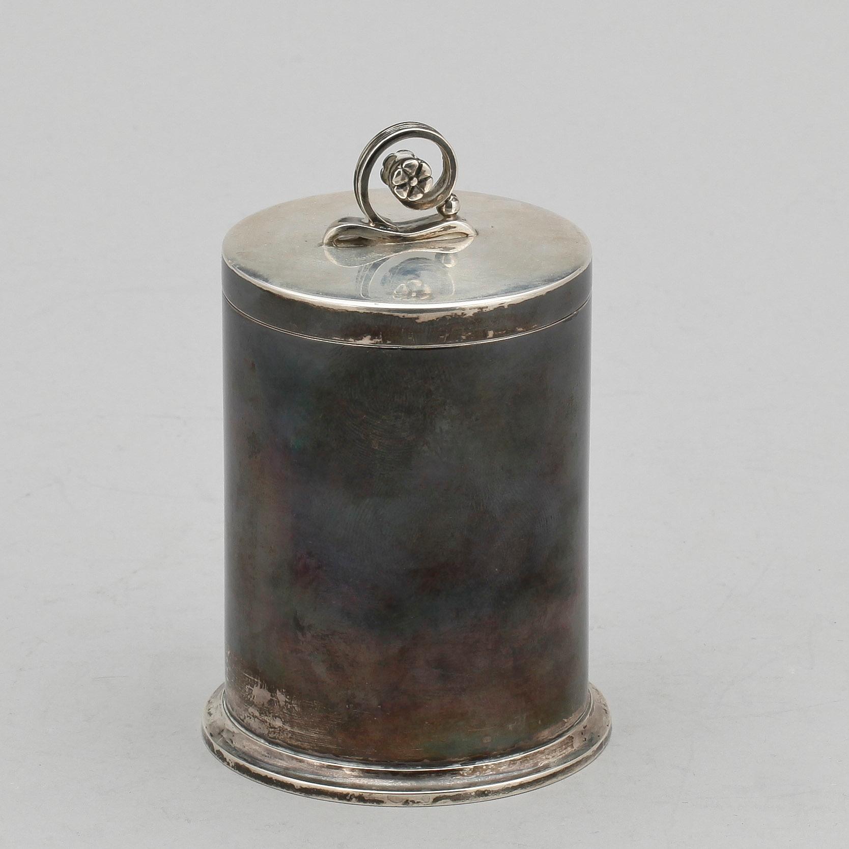 CIGARETTBURK, silver, Nordisk silverkonst Helsingborg 1949. Total vikt ca 170 gram.