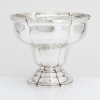 An early 20th-century silver bowl, maker's mark of L. Neresheimer & Co, Hanau, Germany .