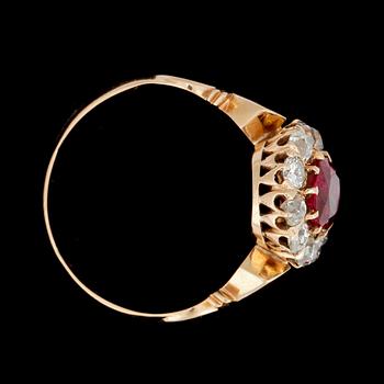 RING med rubin, 2.02 ct, samt gammalslipade diamanter totalt ca 0.90 ct.