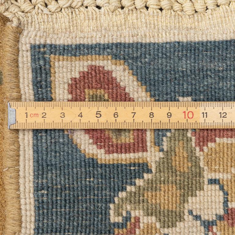 Matta, Agra, ca 451 x 293 cm.