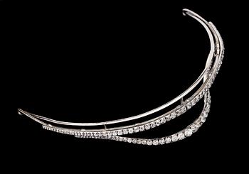 DIADEM, antikslipade diamanter, tot. ca 8-10 ct, i två rader. 1800-talets mitt.