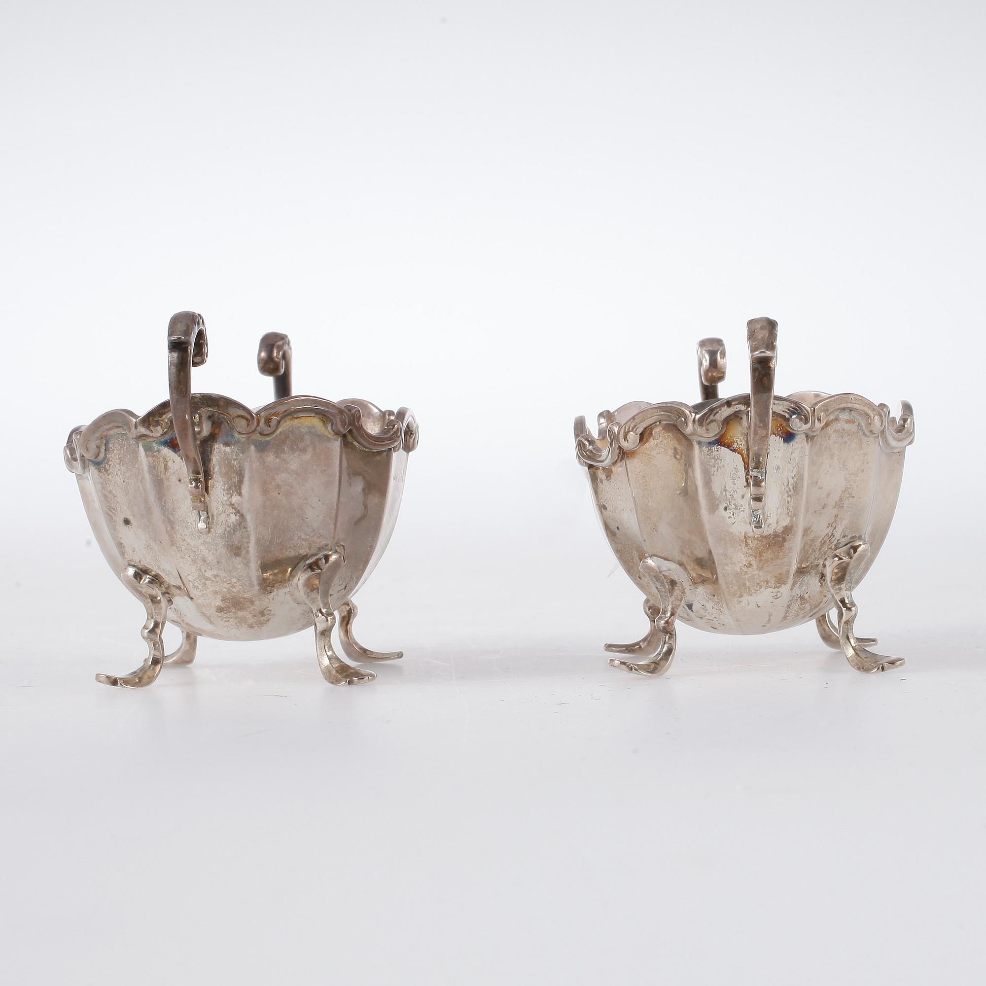 SALTKAR, ett par, silver, Israel Sigmond Greenberg Birmingham, 1913-14. Vikt ca 88 g.