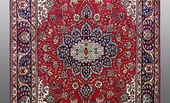 A carpet, Tabriz, ca 295 x 208 cm.