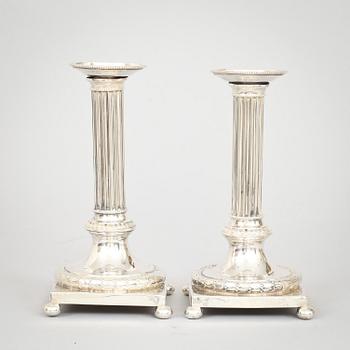 LJUSSTAKAR, ett par, nysilver, gustaviansk stil. 1902.