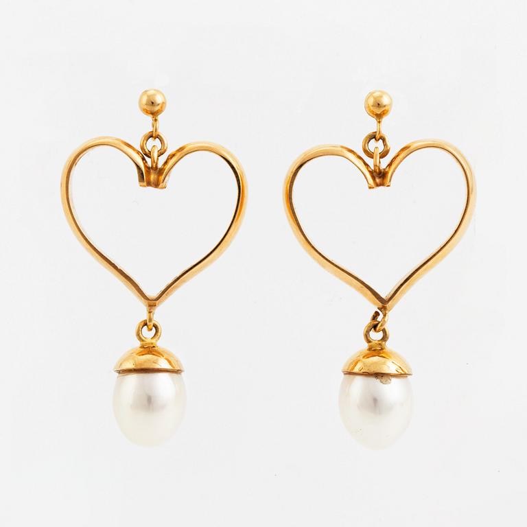 18K gold heart shaped earrings.