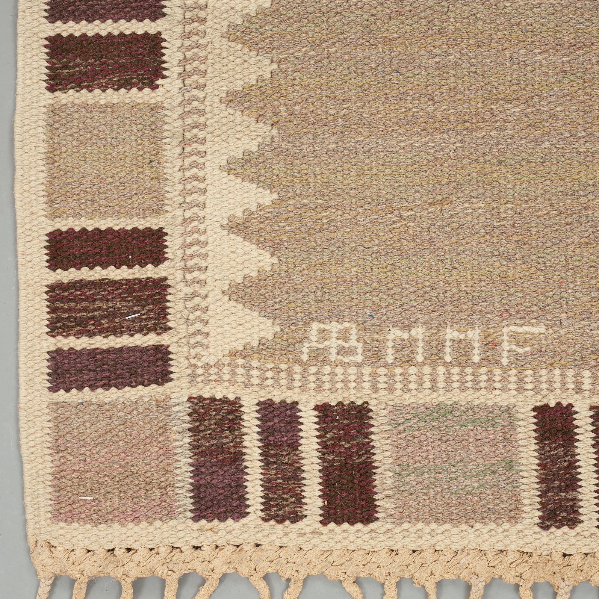 Barbro Nilsson, BARBRO NILSSON, A CARPET, "Salerno grå med enkel bård", flat weave, ca 245 x 170,5 cm, signed AB MMF BN.