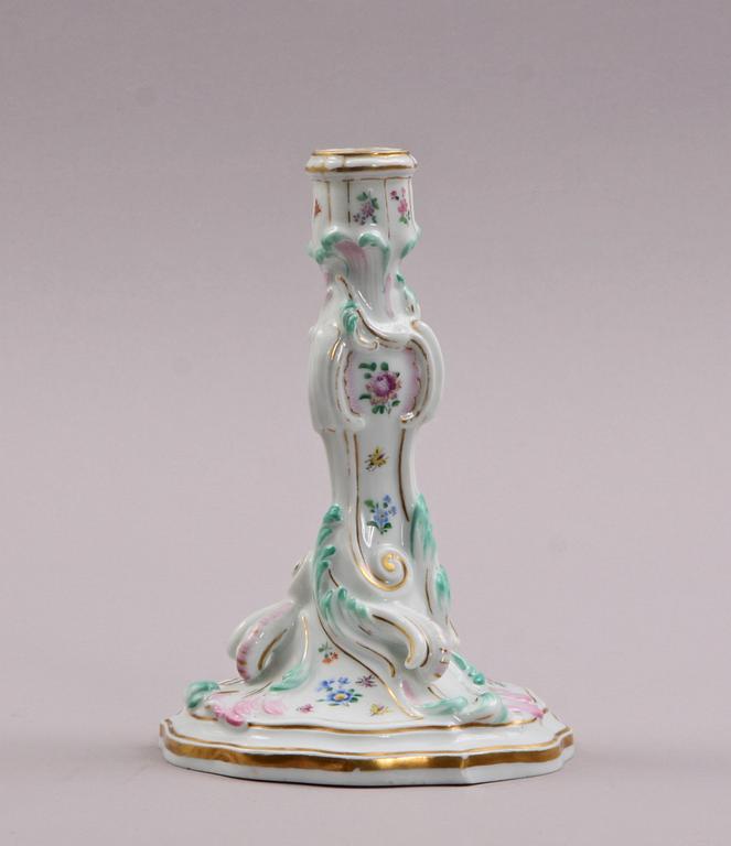 LJUSSTAKE, porslin. Meissen. Rokokostil.