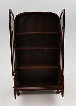 VITRINSKÅP, England, 1900-talets första hälft.