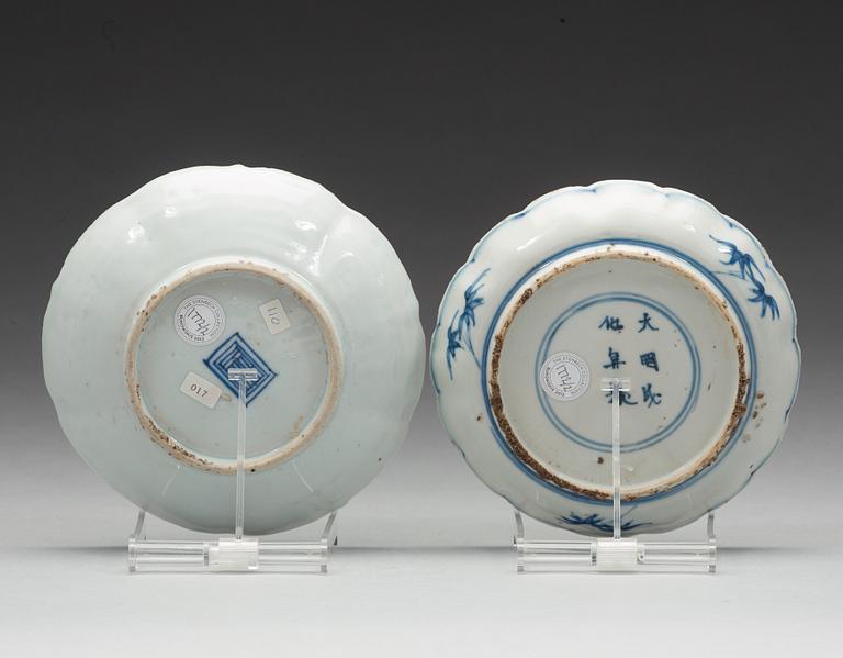 Two blue and white dishes, Ming dynasti, Tianqi /Chongzhen, 17th Century.