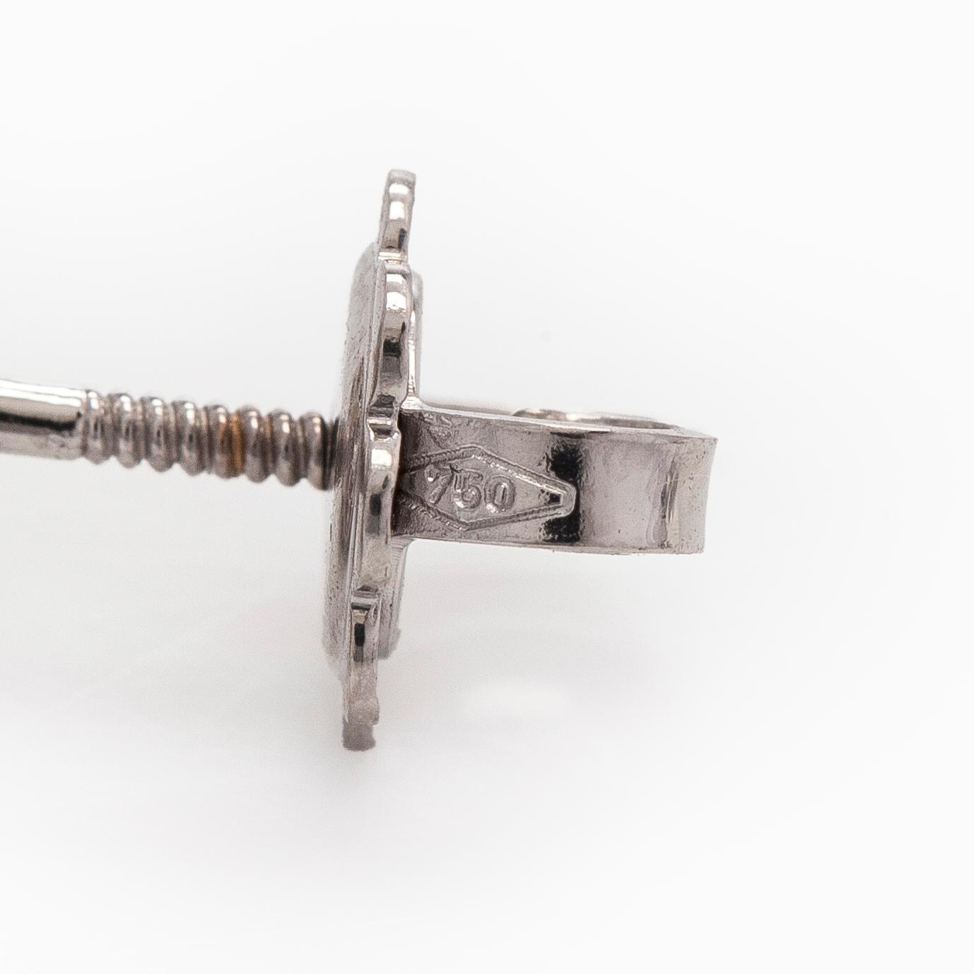 Earrings in 18K white gold set with brilliant-cut diamonds.