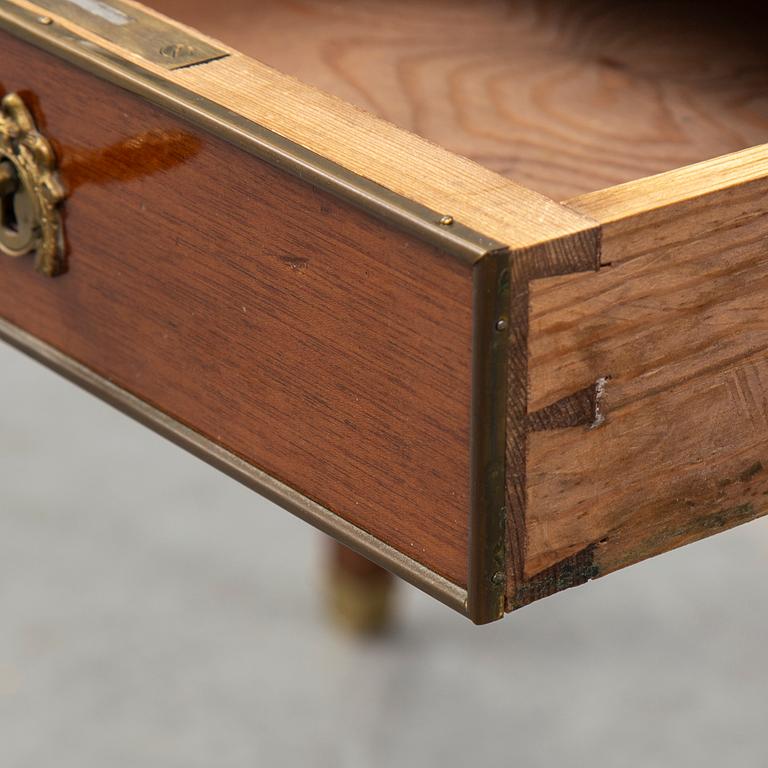 SKRIVBORD, sengustaviansk stil 1900-talets första hälft.