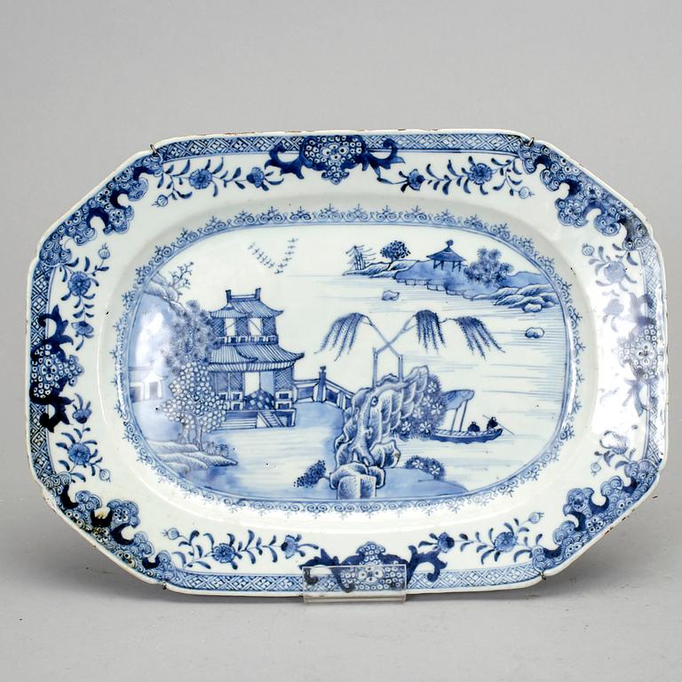 STEKFAT, porslin, Kina, Qianlong, 1736-95.