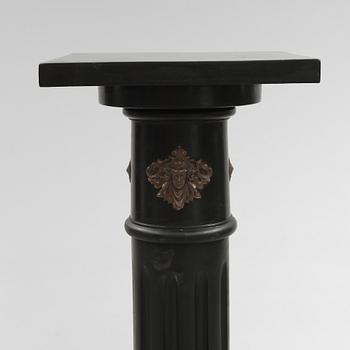 PIEDESTAL, 1900-talets början.