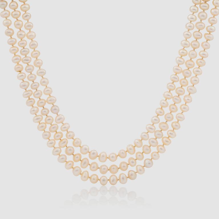 A 3-strand cultured pearl necklace. Clasp with a cabochon-cus emerald and brilliant-cut diamonds.